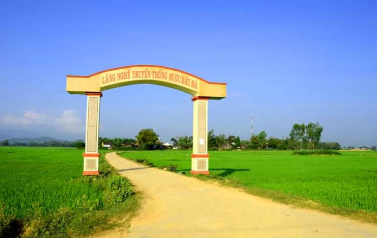 lang nghe truyen thong ruou bau da