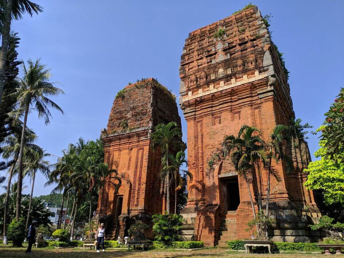 Top 3 tháp Chăm nổi tiếng tại Bình Định 6 thap doi quy nhon