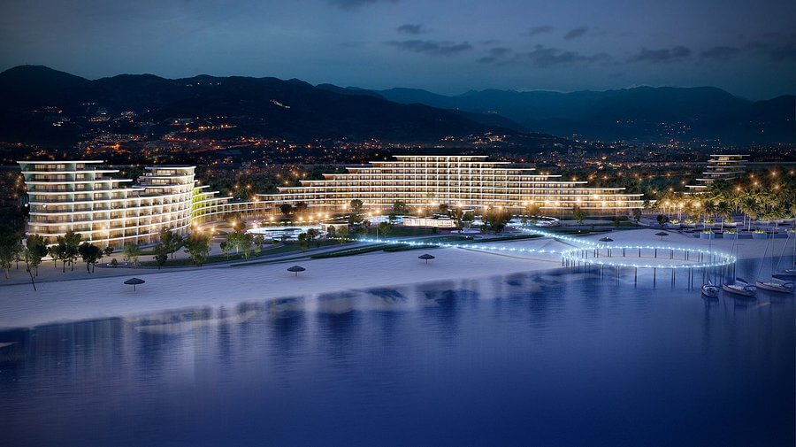 Toàn cảnh FLC Quy Nhơn Beach & Golf Resort nhìn từ trên cao với hồ bơi vô cực, sân golf xanh mướt và bãi biển riêng